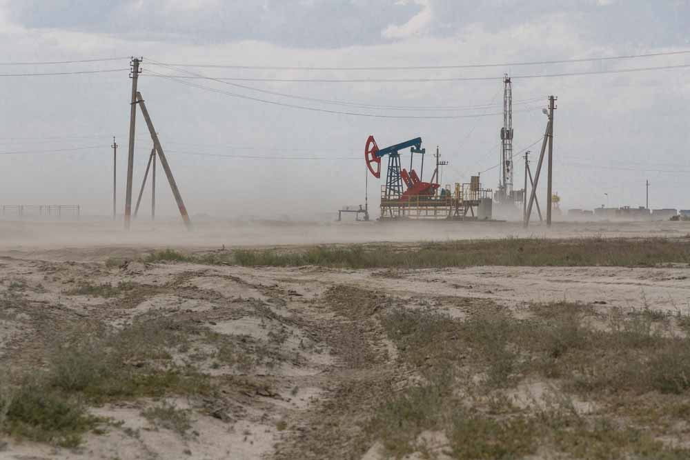 Kasachstan liefert Öl durch Russland und fürchtet gleichzeitig Sanktionen